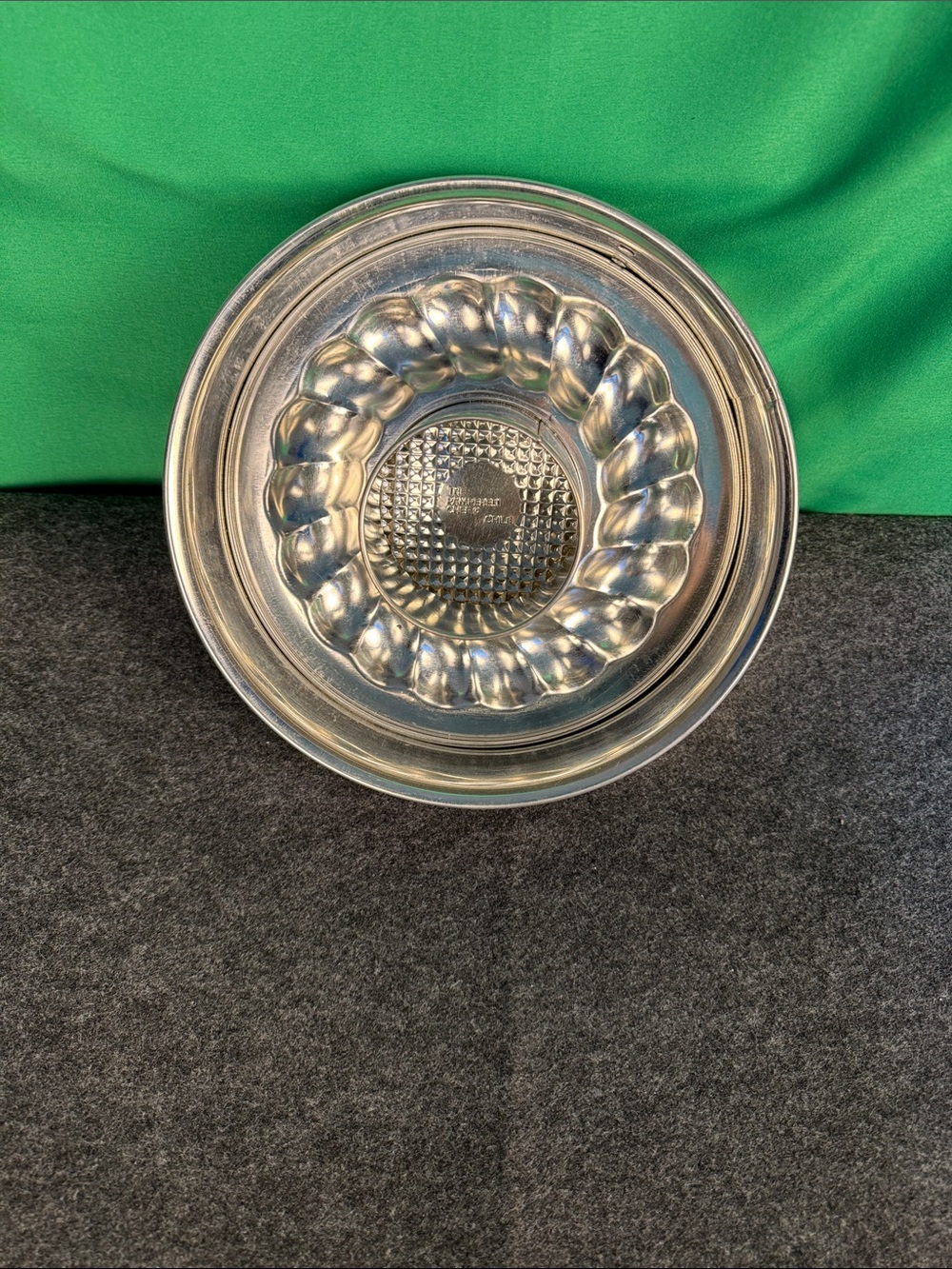 Pampered Chef springform pan with heart EUC